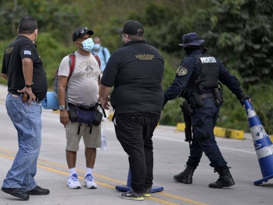 Guatemala blinda fronteras por caravana de migrantes hondureños hacia EE.UU.