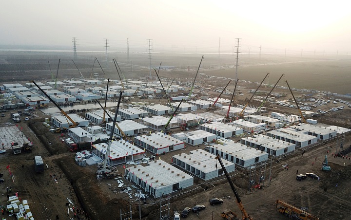 Una ciudad china construye a toda prisa un enorme centro de cuarentena contra el covid-19