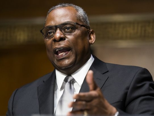 El Senado de EE.UU. confirma a Lloyd Austin como el primer jefe negro del Pentágono