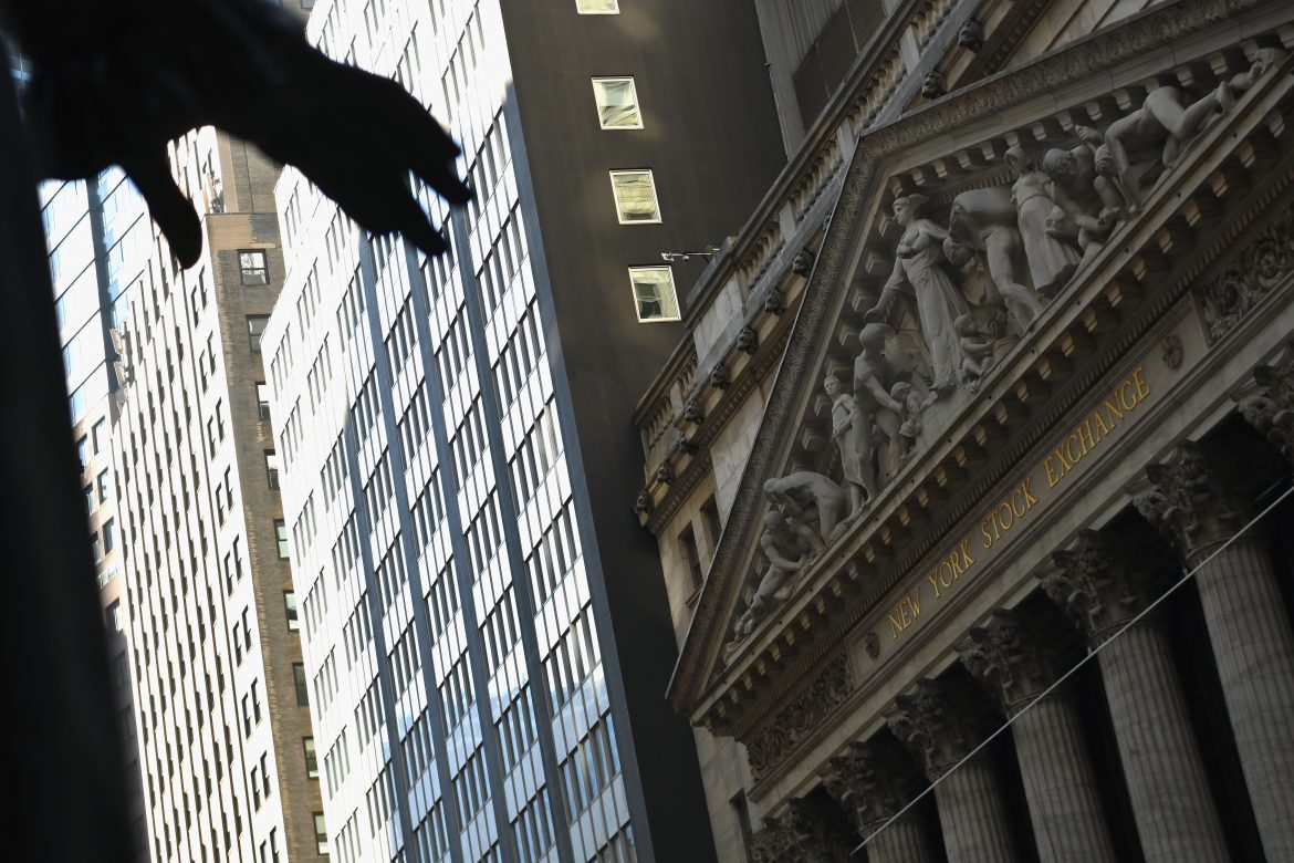 Wall Street vuelve a bajar en la apertura