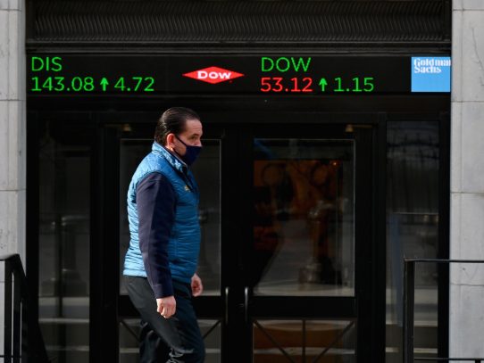 Wall Street cierra prácticamente estable