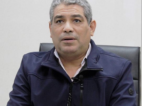 Ministro Sucre anunció reapertura de algunas actividades y en provincias específicas