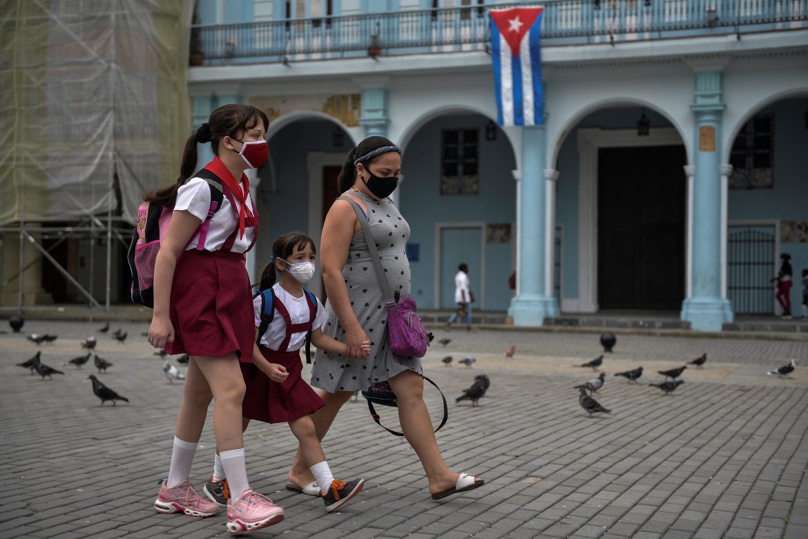 La Habana reduce el transporte y cierra escuelas para contener al covid-19