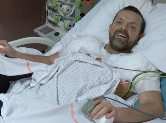 "Me gustan mis manos", afirma paciente islandés que recibió doble trasplante de brazos en Francia