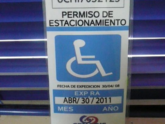 Permisos de estacionamientos de personas con discapacidad, vigentes hasta el 31 de marzo
