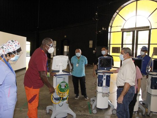 Minsa entrega equipos al Centro de Convenciones Figali para la atención de pacientes COVID-19