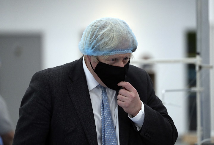 Boris Johnson y su ministro de Finanzas, multados por fiestas durante confinamiento