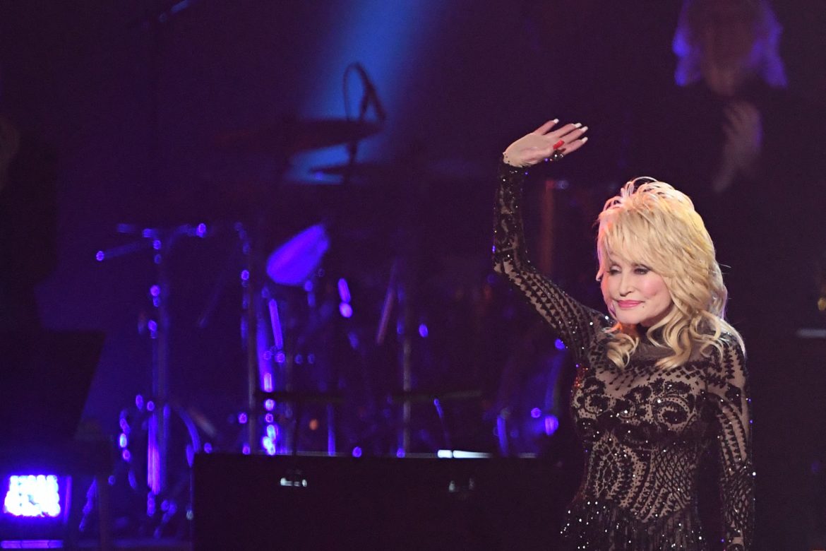 Cantante Dolly Parton dice que no quiere una estatua en su honor en Tennessee