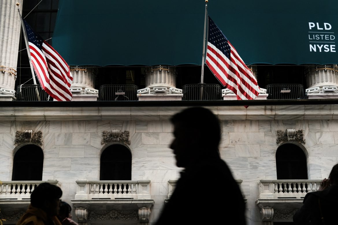 Ayer Wall Street terminó dispar