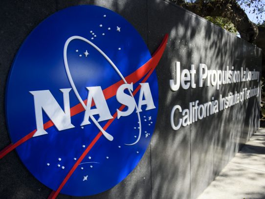 La NASA pospone caminata espacial de la EEI por riesgo por escombros