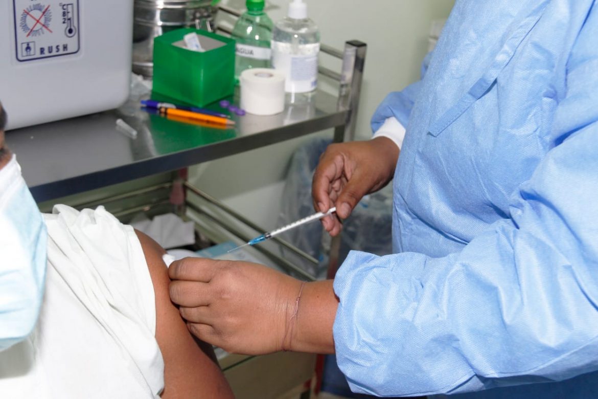 El mundo refuerza la vacunación contra el covid-19, preocupado por las nuevas cepas