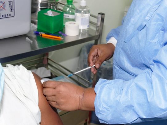 Vacunación ha cubierto a más de 11 mil personas de la fase 1