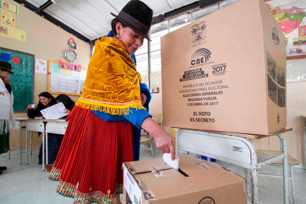 Ecuador vota entre derecha aglutinada e izquierda dividida en medio de pandemia