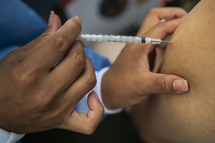 Tras "Vacunagate", nueva controversia en Perú por dosis chinas contra covid-19