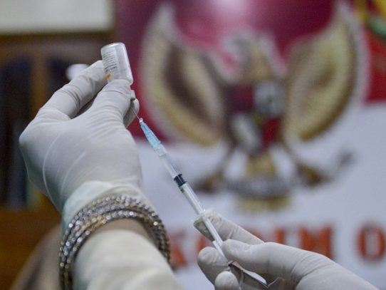 MINSA inicia revisión para autorizar uso de la vacuna china en Panamá