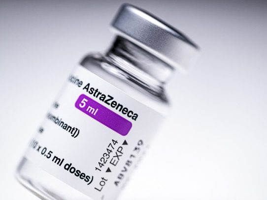 La OMS analiza si la vacuna anticovid de AstraZeneca es segura ante temores por coágulos