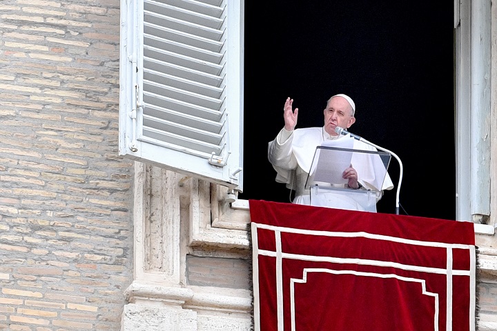 El papa pide mesura ante una situación "cada vez más preocupante" en Ucrania