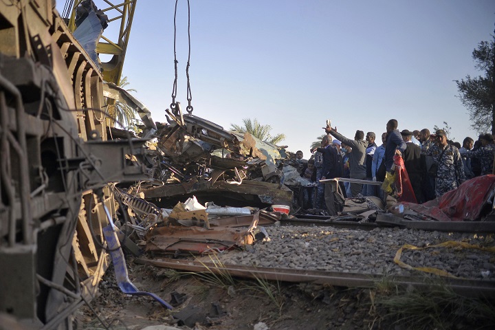 Al menos 32 muertos en el choque de dos trenes de pasajeros en Egipto
