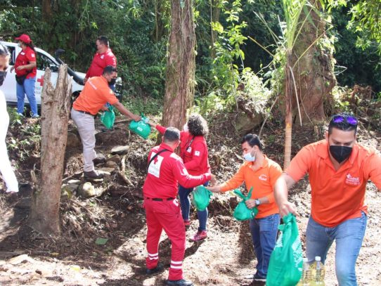 Fundación CWP entrega donativo a la Cruz Roja Panameña para llevar ayuda a damnificados en la provincia de Chiriquí
