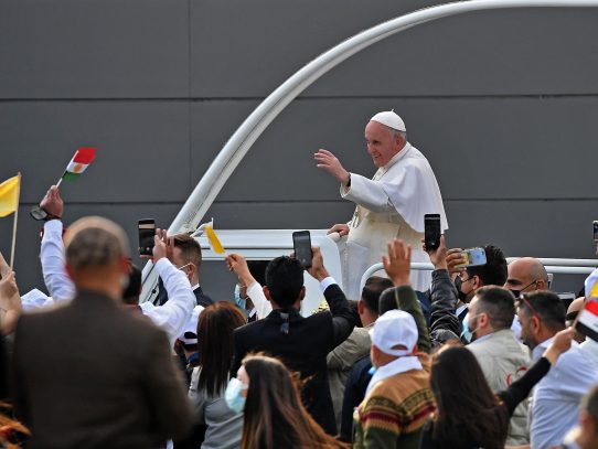 El papa emprende un viaje por el Mediterráneo oriental para defender a los migrantes