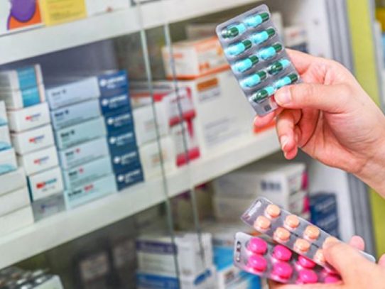 Monitorean el precio de productos antigripales en farmacias