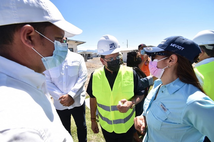 Ministro Paredes visita proyectos de viviendas de interés social en Boquete