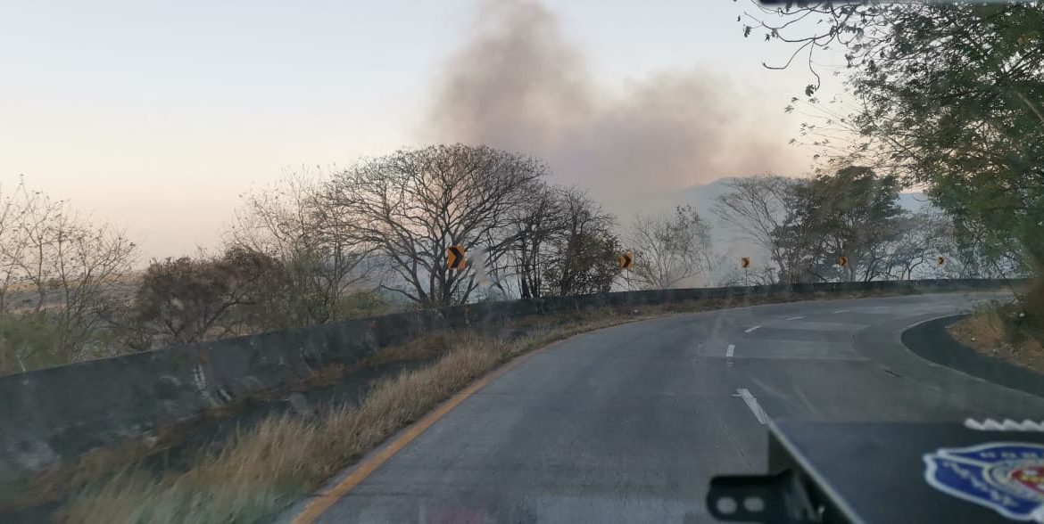 Incendios de masa vegetal en faldas de Cerro Campana