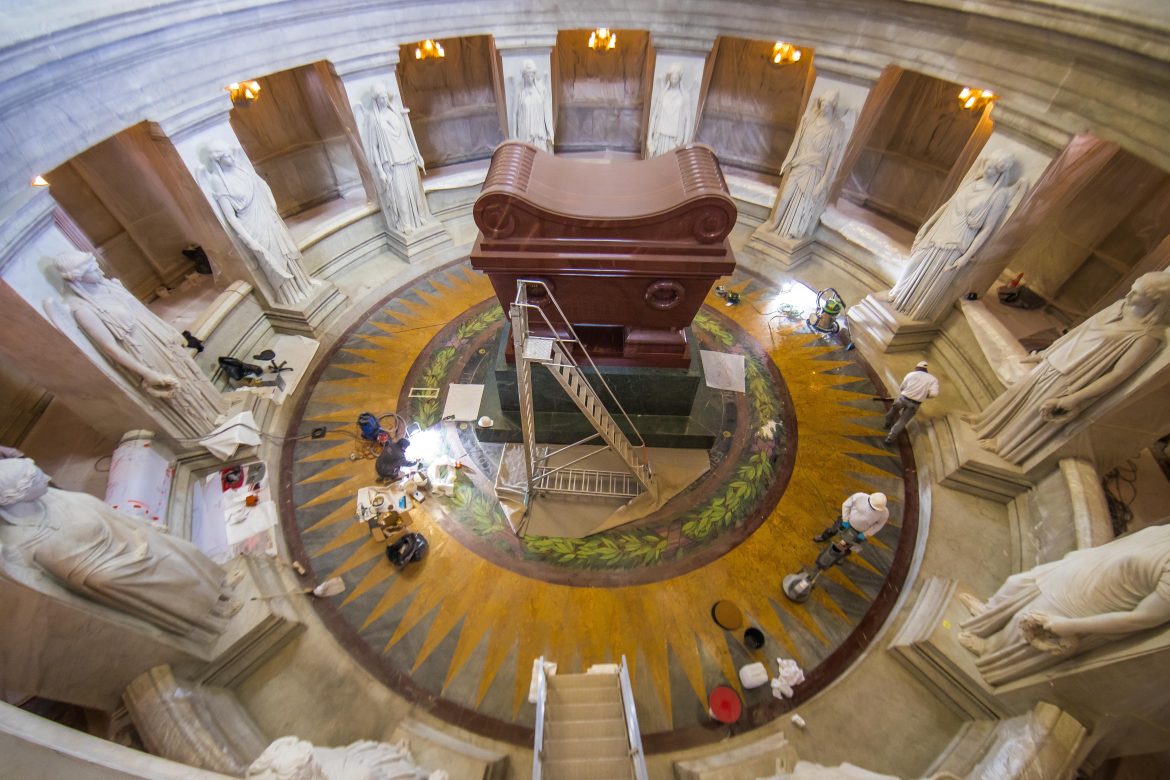 En el bicentenario de la muerte de Napoleón Francia restaura el mausoleo