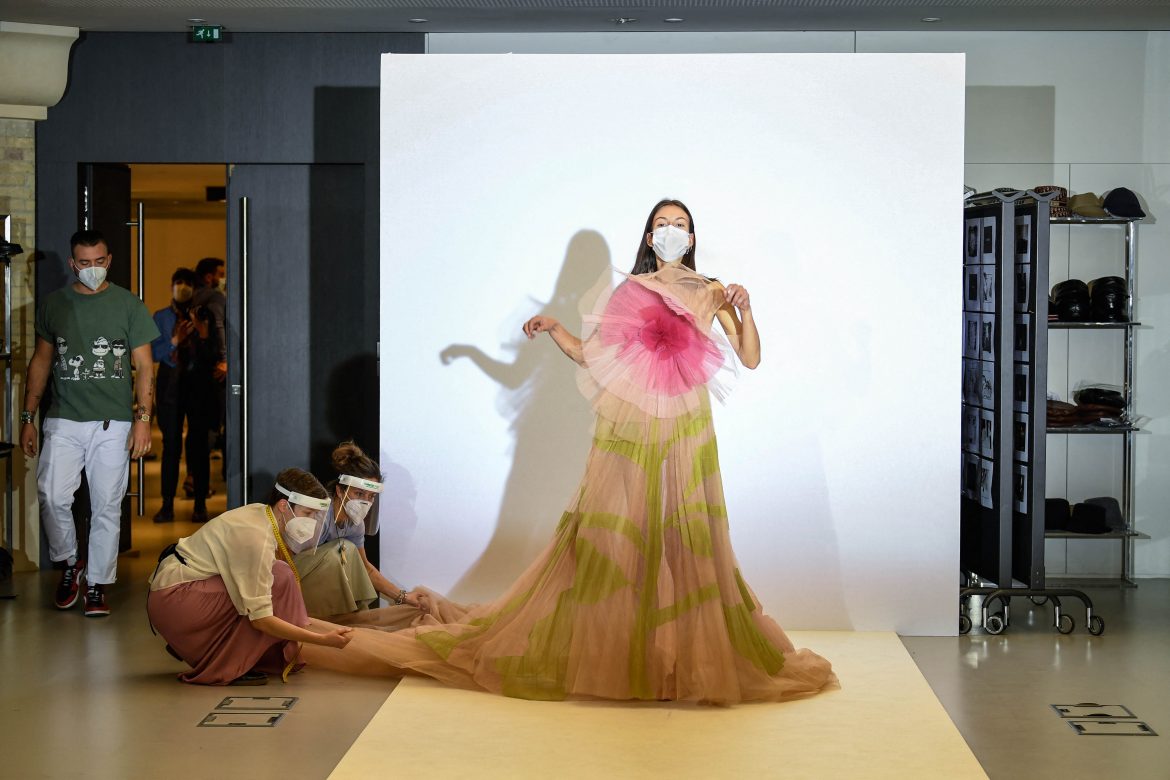 Dior viste de feminismo el Palacio de Versalles