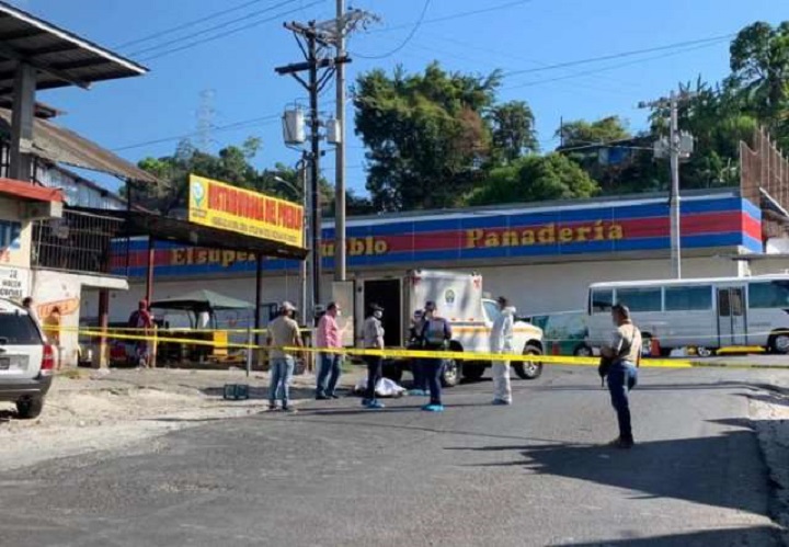 Un hombre muere tras ser arrollado por un metrobus en Torrijos Carter