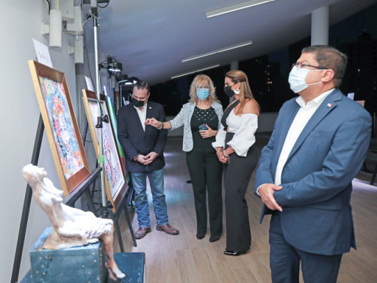 Presentan colectiva de nueve artistas panameñas