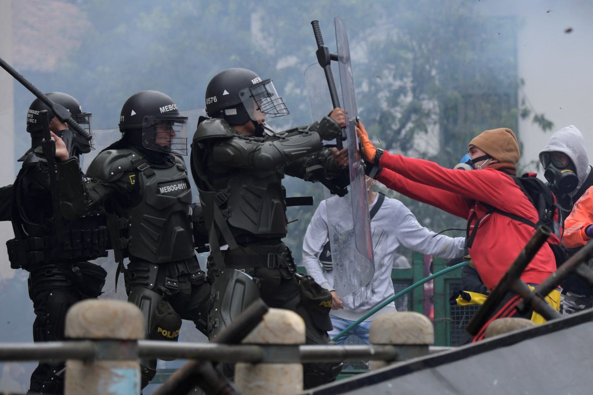 Duque anuncia que "modernizará" la policía de Colombia, cuestionada por abusos de DDHH