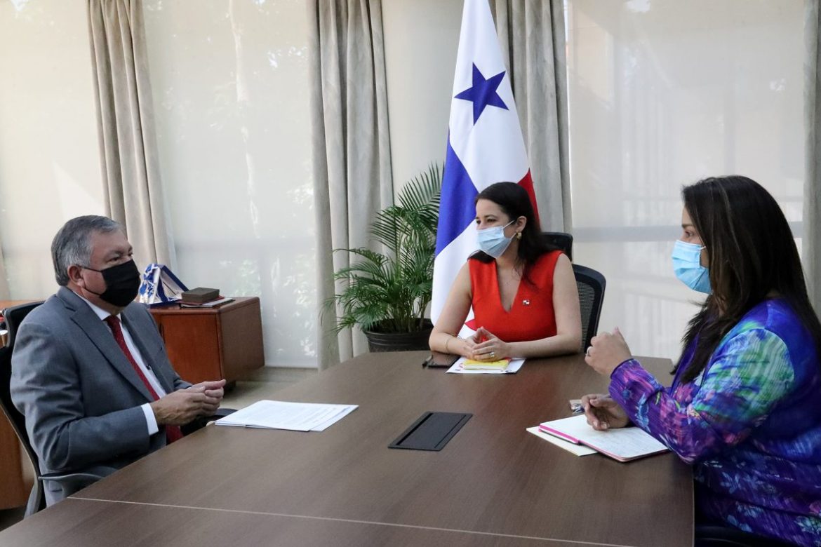 Vicecanciller panameña sostiene reunión con embajador de México