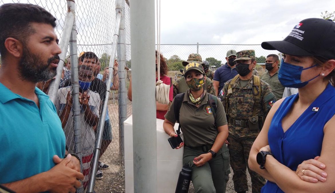 Canciller palpa de cerca situación de migrantes en vísperas de reunión con Colombia