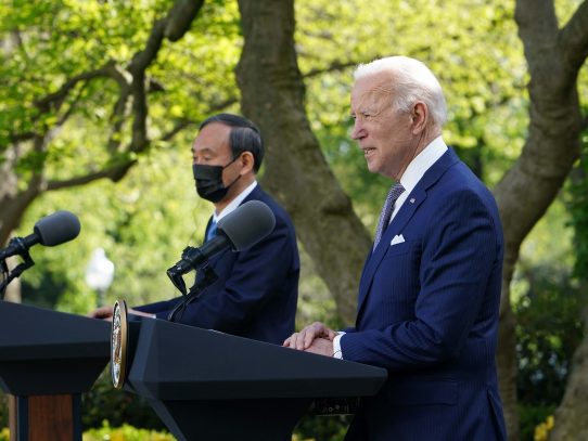 Biden y el primer ministro japonés prometen enfrentar "juntos" los "desafíos" chinos