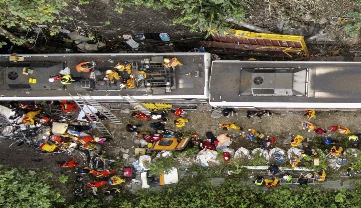 Al menos 50 personas mueren en accidente de tren en Taiwán