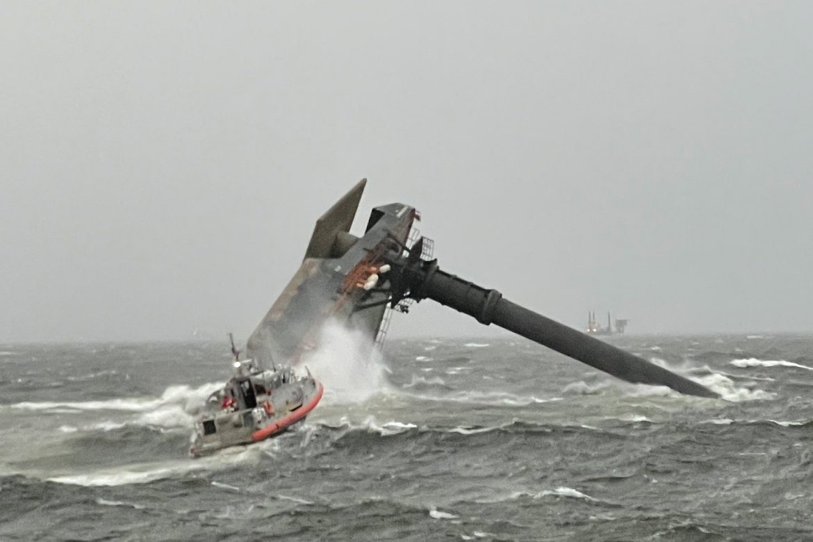 12 personas desparecidas tras volcar un barco en la costa de Luisiana