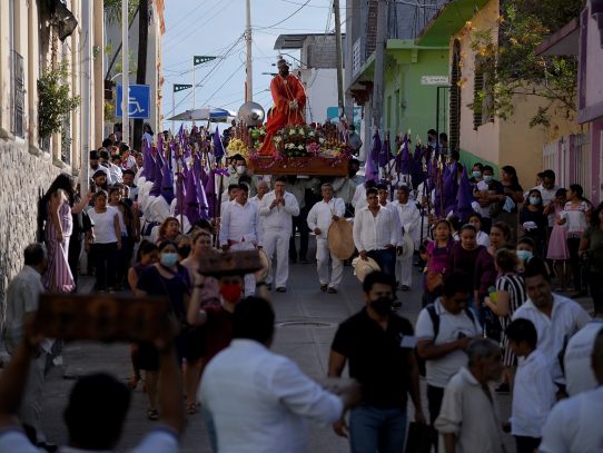 Los mayas tzotziles celebraron su procesión de Jueves Santo pese a la pandemia