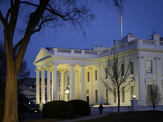 Casa Blanca deplora nuevo revés en el Senado para incluir inmigración en plan social de Biden