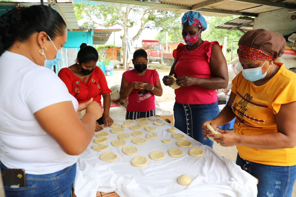Mujeres del sector de Achiote se organizan en proyectos comunitarios