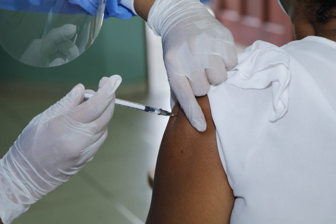 MINSA aprobó hoy uso de vacuna china contra la Covid-19 por emergencia