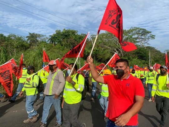 Obreros intensifican manifestaciones contra diálogo por la CSS