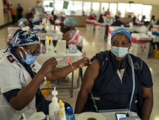Los temores de Occidente sobre las vacunas obstaculizan el proceso de inmunización en otras partes del mundo