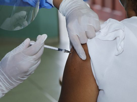 Vacunación contra la Covid-19 proyecta cubrir a 122,416 personas hasta el día sábado