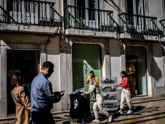 Tras seis meses de emergencia sanitaria, Portugal sale del coronavirus