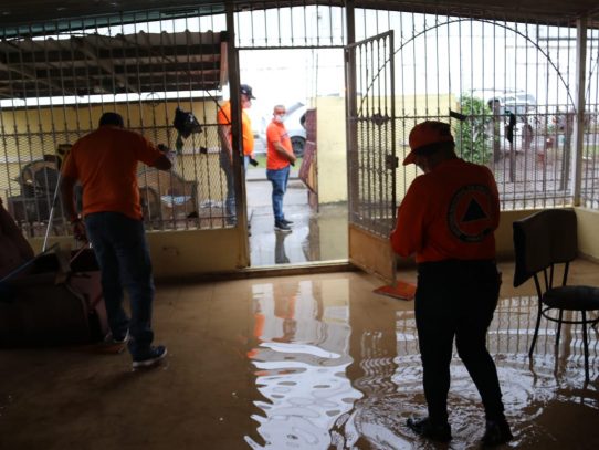 Obstrucción de alcantarillados provoca inundaciones en Juan Díaz