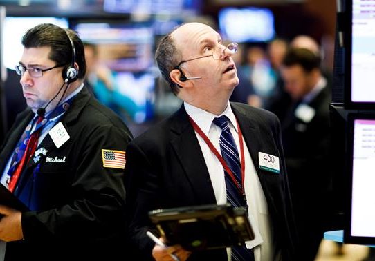 Wall Street cerró con pérdidas en una tensa semana marcada por la inflación