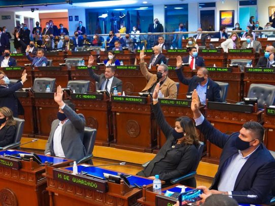 Congreso de El Salvador elimina beneficios tributarios a los diarios