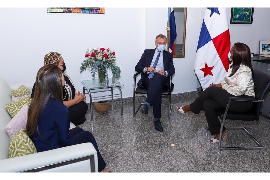 Primer embajador de la UE visita el legislativo panameño