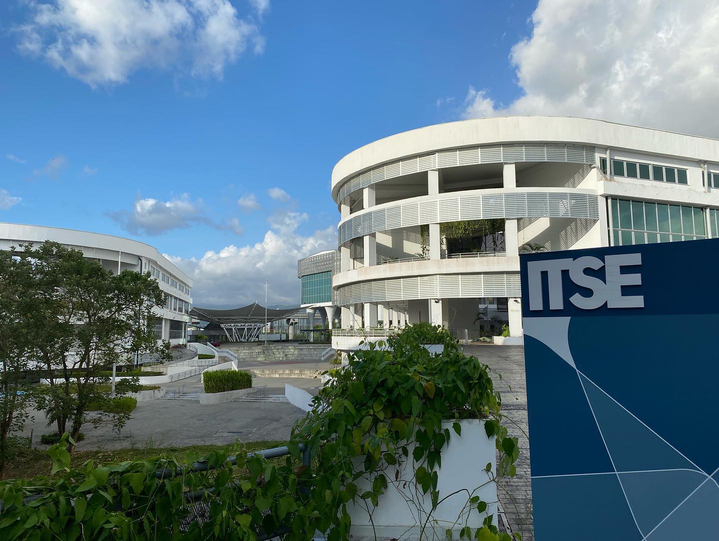 Trasladan pacientes covid al ITSE